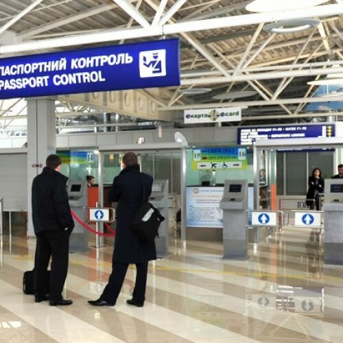 Каждого десятого казахстанца могут не выпустить из страны